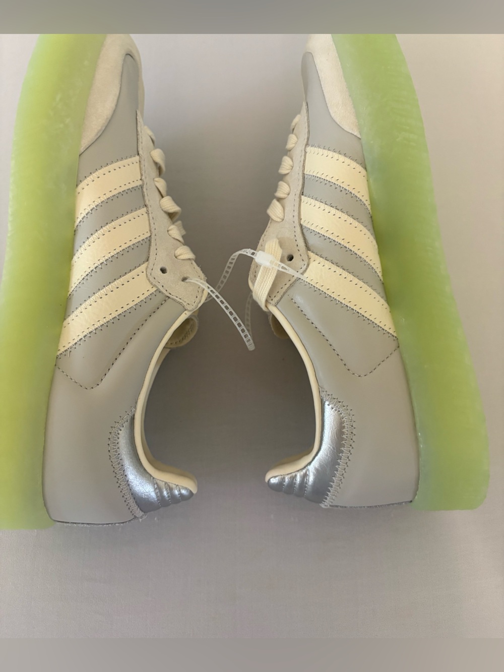Adidas Samba shoes in the "Grey One/Crew White/Clear Mint" - Picture 14 of 14